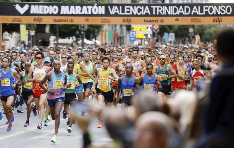 Kenyana Joyciline Jepkosgei a stabilit la Valencia un nou record mondial la semi-maraton