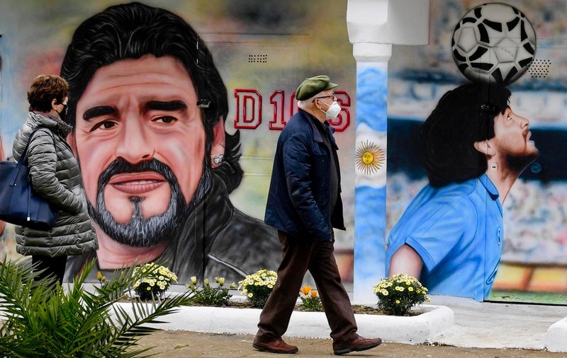 Mai mulți medici și infirmieri, judecaţi în Argentina pentru omor din culpă în cazul Maradona