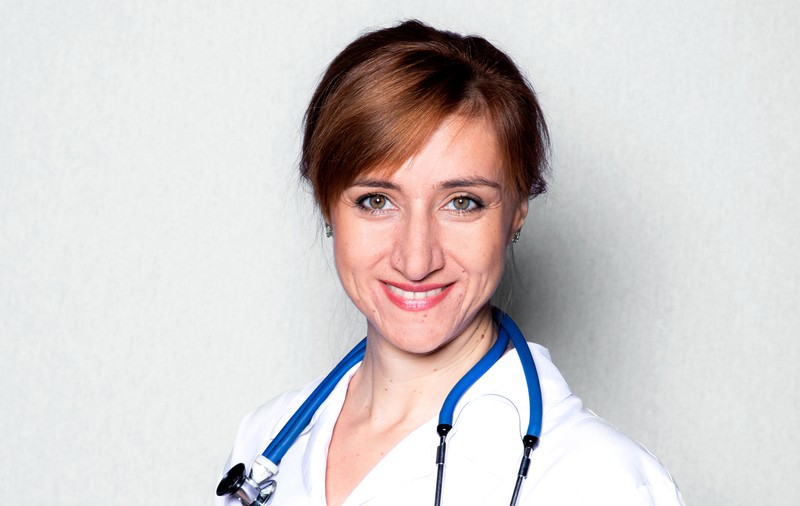 [Medici buni] Dr. Ruxandra Dobrescu, endocrinolog la MedLife: „E esențial să implici activ pacientul în vindecare. Dacă pacientul nu e în echipa ta, nu ajungi nicăieri”