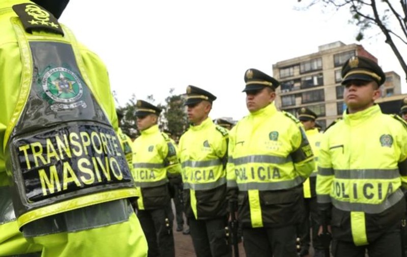 Un polițist și-a înșelat opt colegi. Le-a vândut aceeași mașină