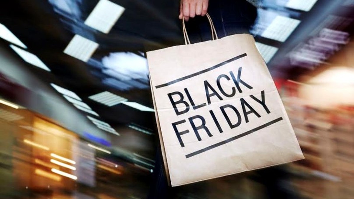 Aparate foto la reducere de Black Friday 2018
