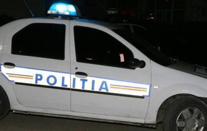 Peste 120 de maşini de patrulare ruginesc în garajele Poliţiei