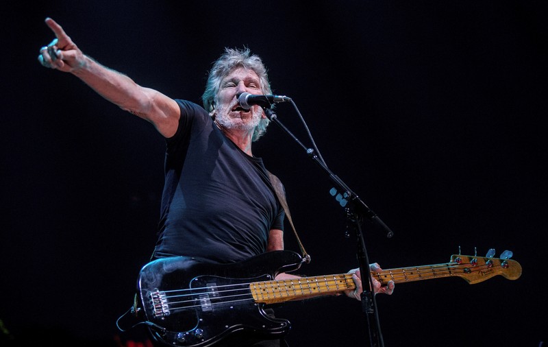 Solistul Pink Floyd, Roger Waters, susține teoria Rusiei, cum că atacul chimic din Siria este o invenție