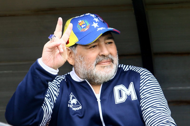 Diego Armando Maradona antrenează acum la Gimnastia La Plata