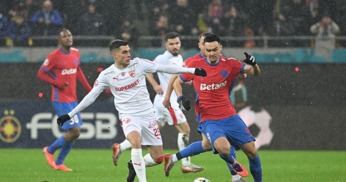 Alberto Soro Alvarez si Adrian Gheorghe Șut in meciul dintre FCSB si Dinamo Bucuresti, contand pentru Superliga Superbet, desfasurat pe Arena Nationala din Bucuresti, sambata 6 decembrie 2025.