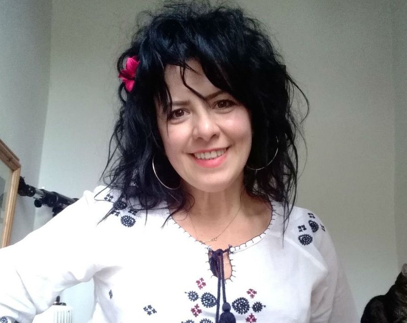ȘTIREA MEA - Veronica Gordon din Franța: "Nu pierd nicio ocazie să îmbrac costumul nostru popular"