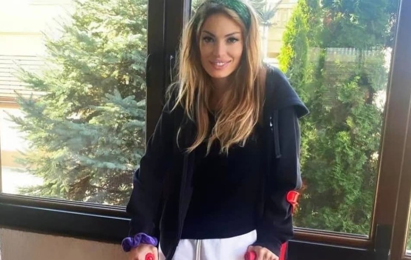 FOTO. Valentina Pelinel, în cârje. „Sunt pe mâini bune, dar e nevoie de răbdare multă”