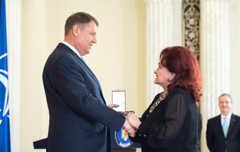 Ce spunea Stela Popescu când a fost decorată de Iohannis: ”Ne este foame de frumusețe, de calitate și de valoare” (VIDEO)