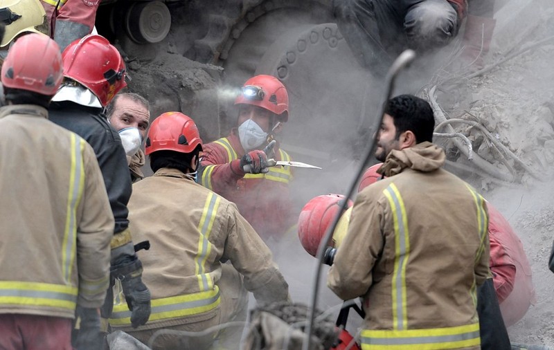 Incendiu violent la un spital din capitala Iranului. Flăcările au cuprins fațada clădirii