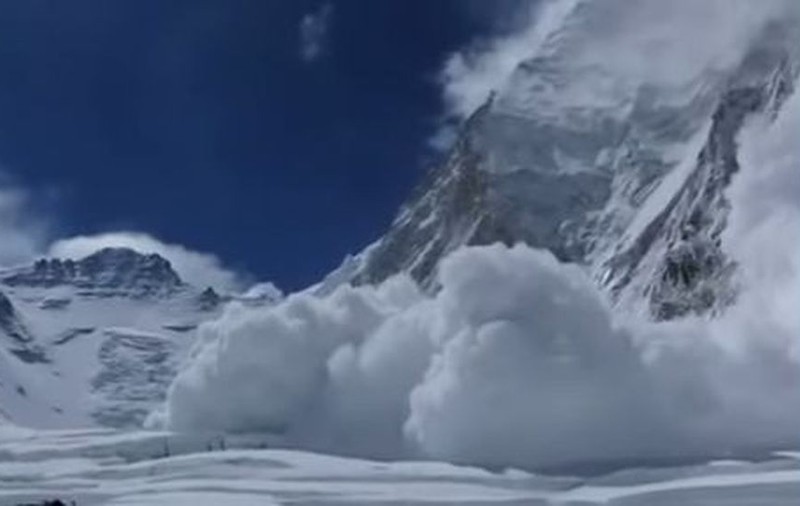 Avalanșă în Alpii Francezi. Trei schiori și-au pierdut viața
