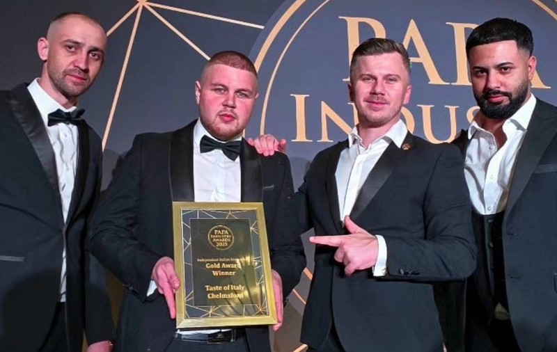Un român de 22 de ani a plecat în Anglia ca spălător de vase, a ajuns chef pizzar și a fost premiat la PAPA Awards: „Am știut de la început ce îmi doresc”