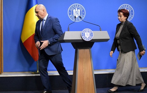 Ilie Bolojan alături de Ioana Dogioiu, purtătoarea de cuvânt a Guvernului. Foto: Profimedia