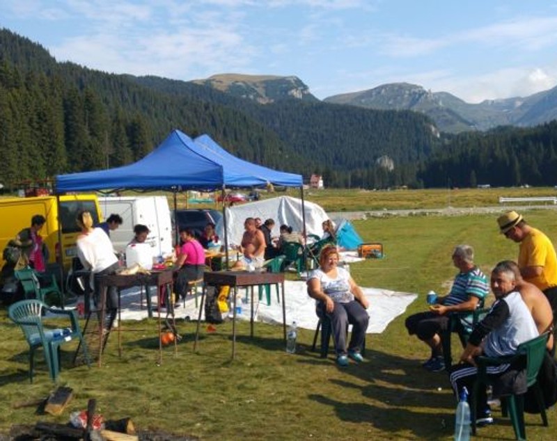 Platoul Padina, ideal pentru o vacanță cu rulota. Oaza de răcoare din Munții Bucegi