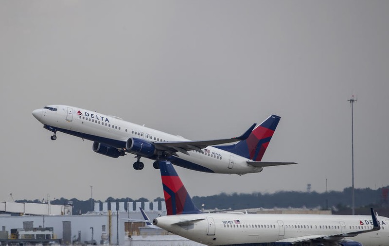 Avion deviat de la traseu în SUA, după ce un pasager „neascultător” a încercat să intre în cabina piloților