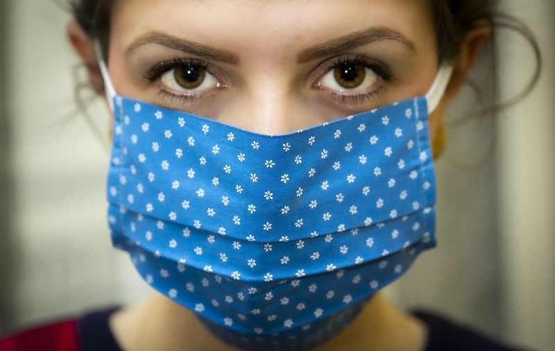OMS, despre măştile textile: Să aibă trei straturi de protecţie şi să nu fie prevăzute cu valvă