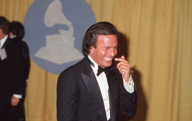 Ce se întâmpla în „vila terorii” a lui Julio Iglesias. Acuzațiile grave împotriva cântărețului zguduie Spania