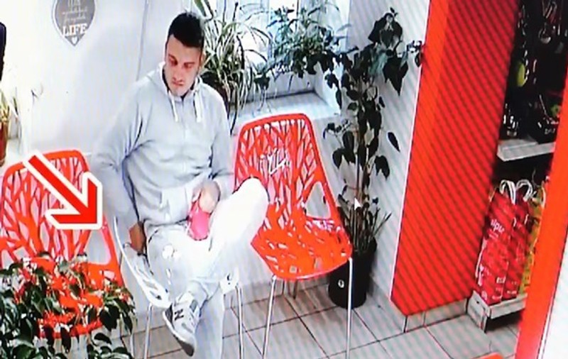 Gestul făcut de tânărul din Timișoara care a furat banii unei cliente. S-a întors la cabinet să-i dea înapoi după ce imaginile cu el au devenit virale pe Facebook