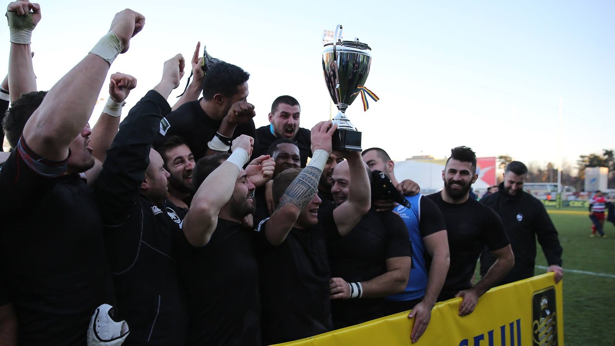 Rugbiștii de la CSM Baia Mare jubilează pentru câștigarea Cupei Regelui