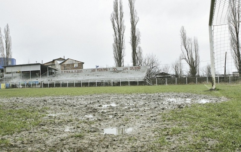 FABULOS. Un fotbalist din România ŞOCHEAZĂ: "N-am mai suportat şi l-am LOVIT! El NU MERITA roşu!"