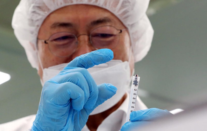 Un nou model de seringă, dezvoltat în Coreea de Sud, permite extragerea unui număr mai mare de doze de vaccin dintr-o fiolă
