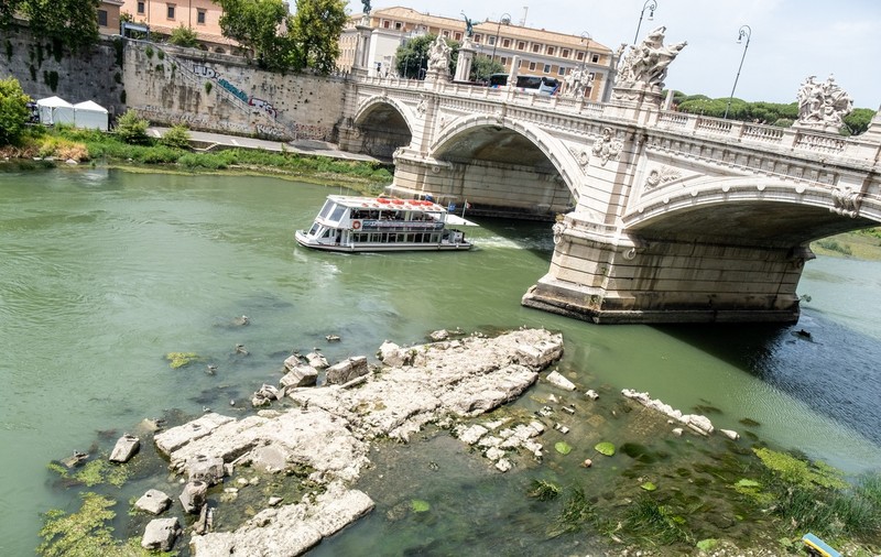 Seceta din Italia a dezvăluit „Podul lui Nero”, o comoară arheologică îngropată de apele râului Tibru