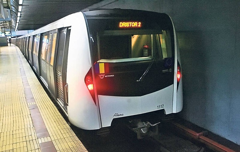 UPDATE| ACCIDENT la METROU! Un BĂRBAT a MURIT după ce s-a ARUNCAT în FAŢA TRENULUI la CRÂNGAŞI