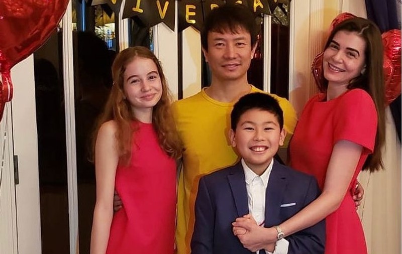 Monica Gabor, foarte apropiată de Anthony, fiul lui Mr. Pink. Îl consideră deja copilul ei. Cum au apărut împreună