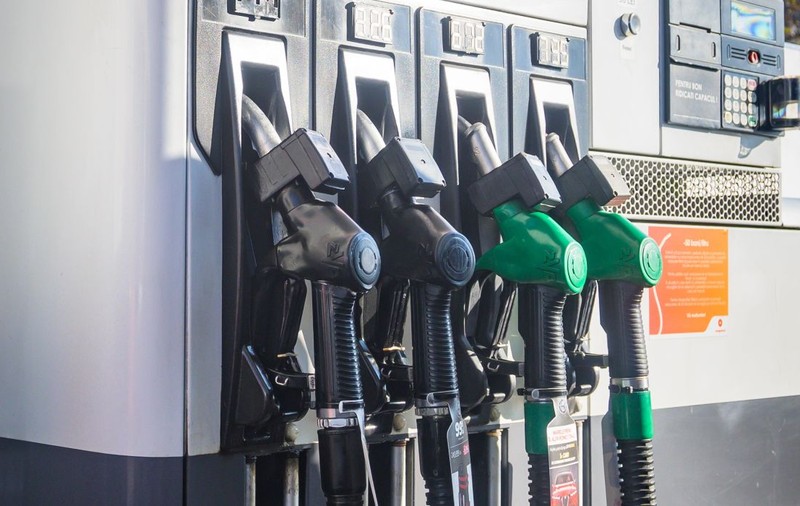 Benzină de 95 sau 99? Care este mai bună pentru mașina ta și mituri despre combustibilul premium