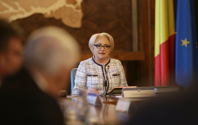 Viorica Dăncilă, gafă în prima ședință de Guvern din acest an. Premierul spune cum "România devastează Franța"