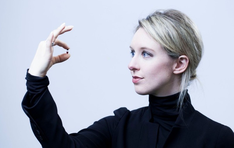 Elizabeth Holmes, miliardara din Silicon Valley, spunea că „oamenii frumoși” ca ea nu merg la închisoare. Judecătorii au decis altceva
