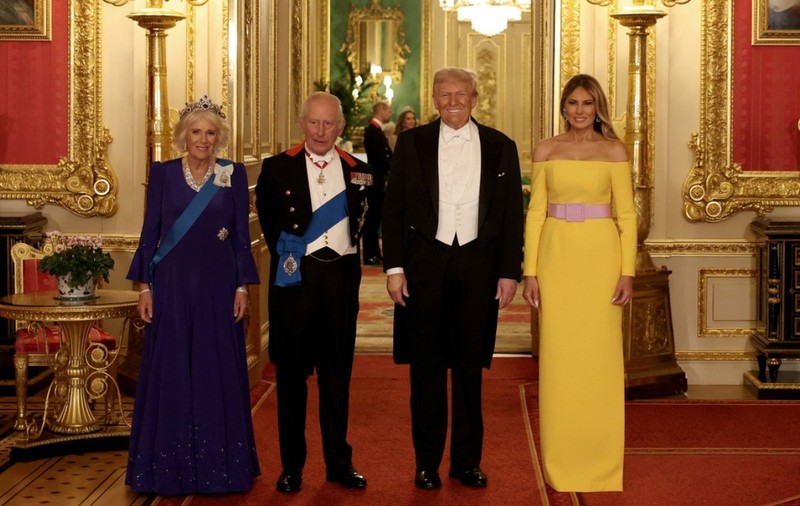 Imagini de la dineul dat de regele Charles pentru Donald Trump. Melania a încălcat protocolul cu rochia îndrăzneață, iar prințesa Kate a strălucit