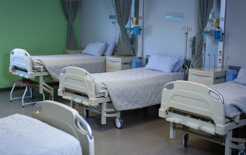 În spatele ușilor închise din spitale. Paradoxul medical: de ce respectarea mecanică a procedurilor nu garantează siguranța pacientului