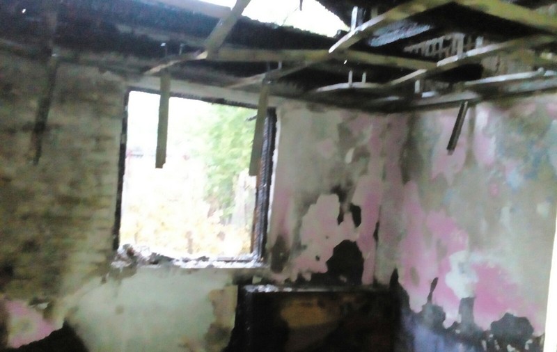 Incendiu de proporţii într-o comună din Olt! A muşcat-o calul în timp ce îl scotea din flăcări GALERIE FOTO