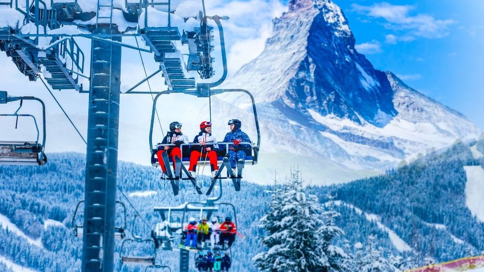 Se deschide sezonul de schi 2026-2027. Oferta de cazare din Alpi, Dolomiți și alte regiuni montane de top se extinde considerabil prin lansarea unor noi hoteluri. Sursă foto: Shutterstock