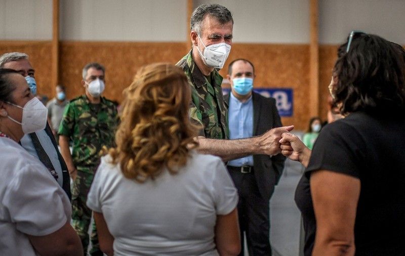 Militarul din spatele campaniei de vaccinare de succes a Portugaliei. „Una dintre cele mai respectate figuri din țară”