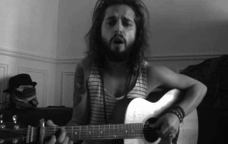 UN CÂNTĂREŢ TALENTAT a MURIT la 25 de ani: A "CĂZUT" DE LA FEREASTRĂ