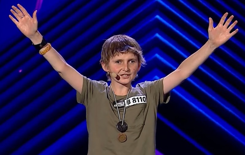 Povestea lui Alexandru Pârgaru de la „Românii au talent”. Are aproape 30 de ani, dar o tumoare i-a afectat creșterea