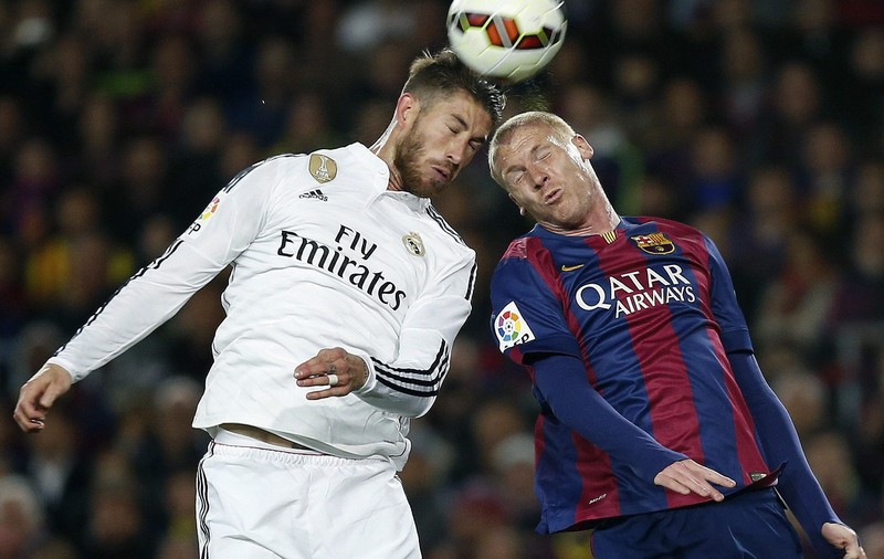 Fanii celor de la Real Madrid şi-au înjurat favoriţii şi au lovit maşinile jucătorilor! / FOTO