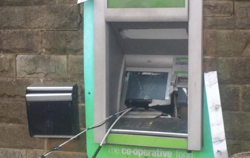 Doi români au aruncat în aer un bancomat la Londra!
