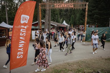 Tineri la Tusvanyos, tabăra care are loc din anii ’90 în secuime