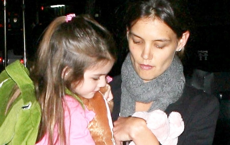 Katie Holmes nu mai vrea copii. Suri îi ocupă tot timpul