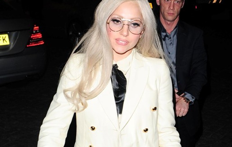 Lady Gaga, aşa cum n-o ştiaţi! Îi dă tatălui ei jumătate din banii câştigaţi