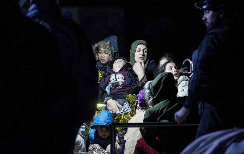 Un grup de traficanți care activa și în România a dus cu tirul sute de migranți în Germania. Suma uriașă pe care au câștigat-o