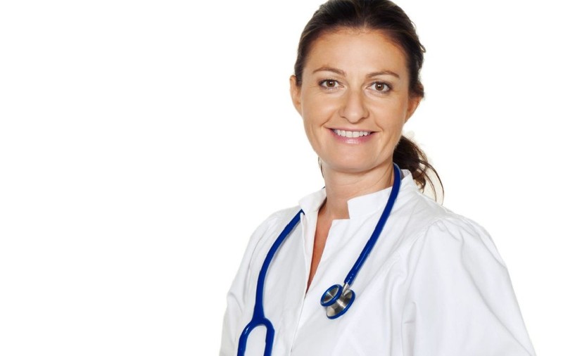 Obligația de a rămâne în țară nu rezolvă criza medicilor. Ce măsuri propune Federația Patronatelor Antreprenorilor din Domeniul Medical