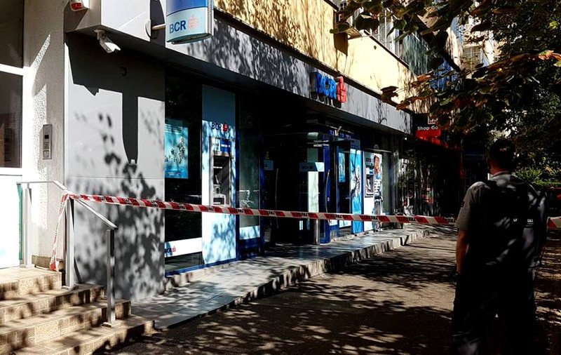 UPDATE / A fost prins autorul tentativei de jaf de la o bancă din sectorul 2 (VIDEO)
