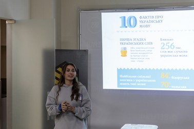 Natalia îi ajută pe cursanți să vorbească cu încredere ucraineana în viața de zi cu zi