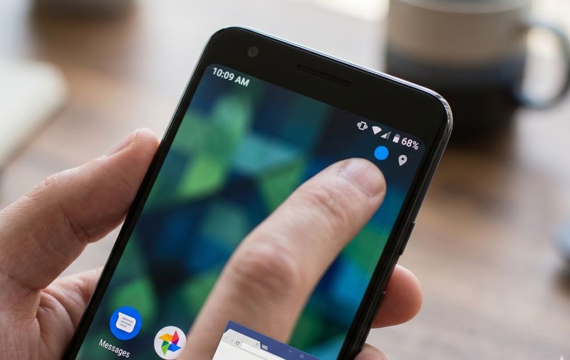Ce înseamnă, de fapt, punctul albastru de pe ecranul telefonului tău Android. Detaliul pe care Google l-a schimbat