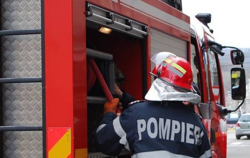 Pompierii au intervenit în 2.255 situaţii de urgenţă în Ajun şi în prima zi de Crăciun