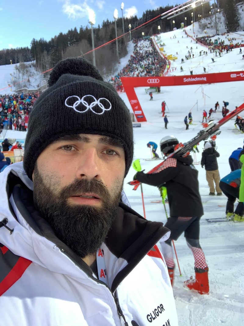 Înainte de a deveni antrenor, Bogdan Gligor, 34 de ani, a participat la competiții internaționale pentru România, în probele de slalom și slalom uriaș | Foto: arhiva personală