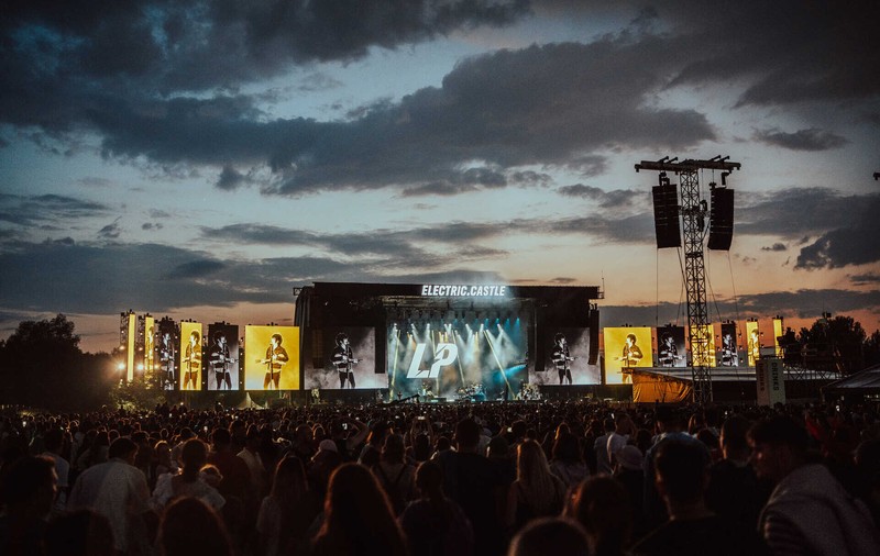 Ziua campionilor la Electric Castle 2026 - The Cure pe scena principală și fotbal la miezul nopții